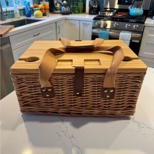 Wicker Picnic Basket for 2